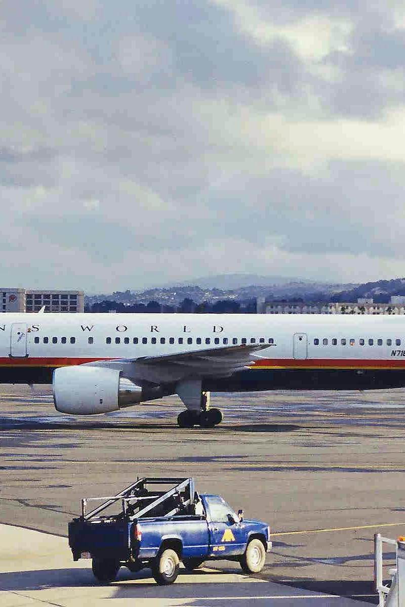 N716TW - Twin-engine aircraft