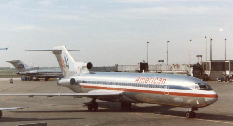 N718AA - Aircraft