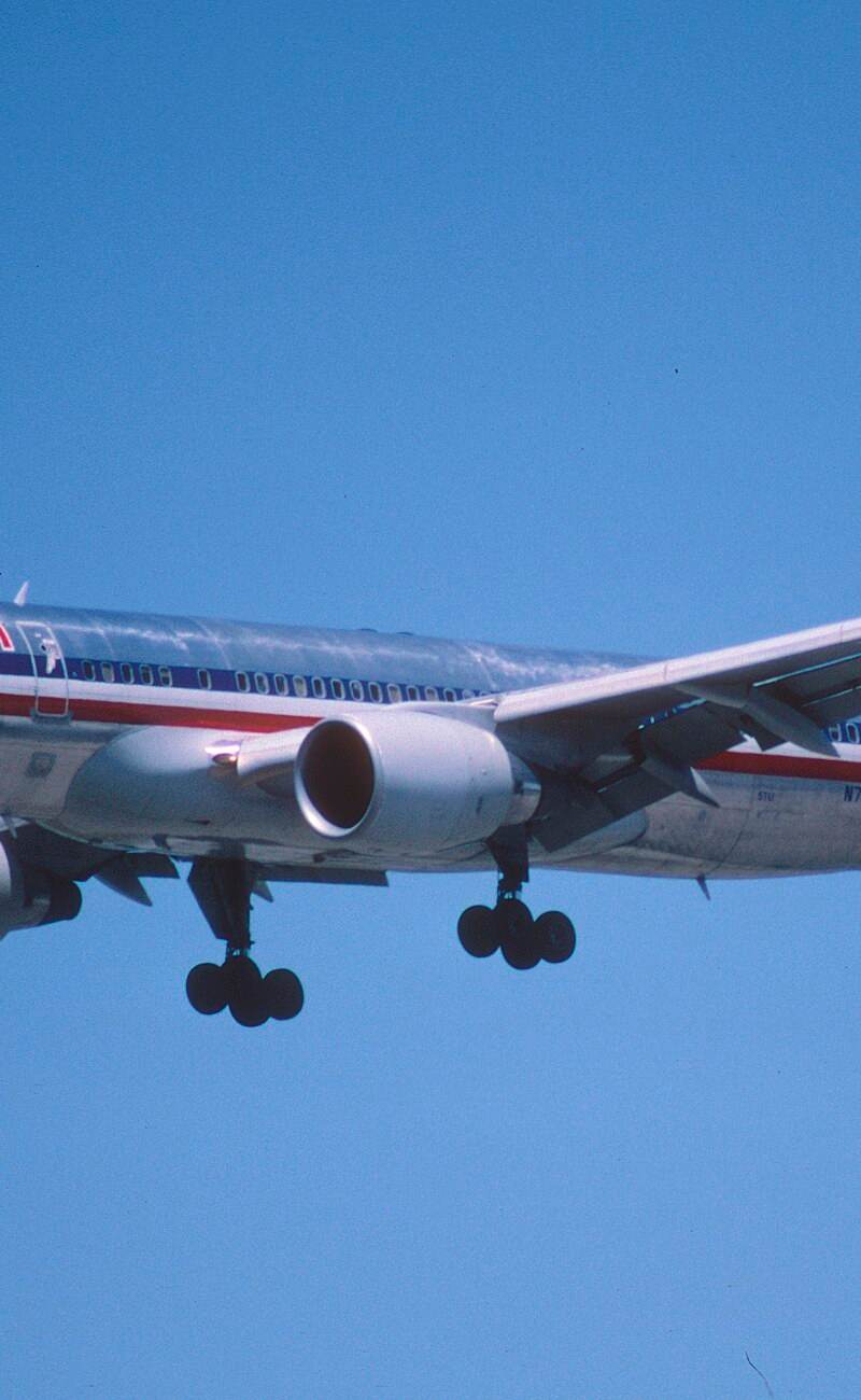 N718TW - Twin-engine aircraft