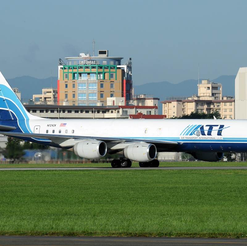 N721CX - Twin-engine aircraft
