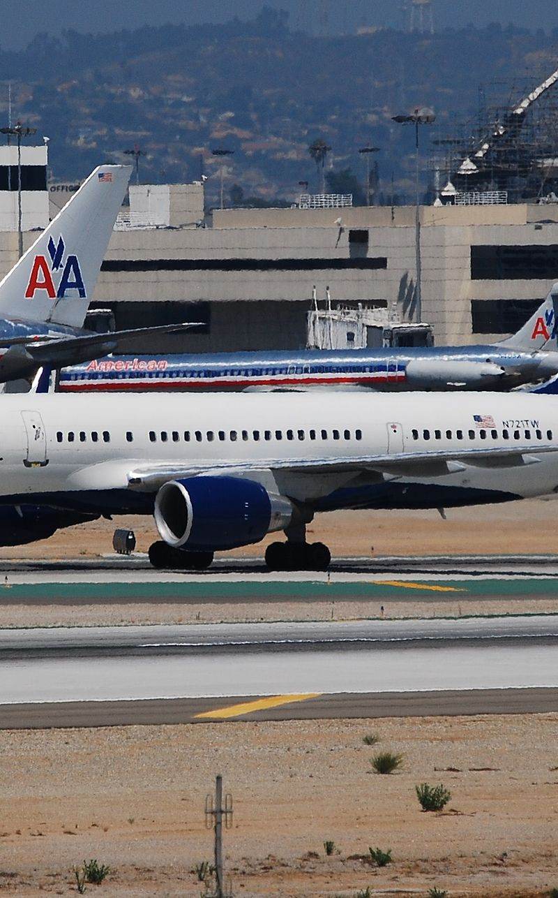 N721TW - Twin-engine aircraft