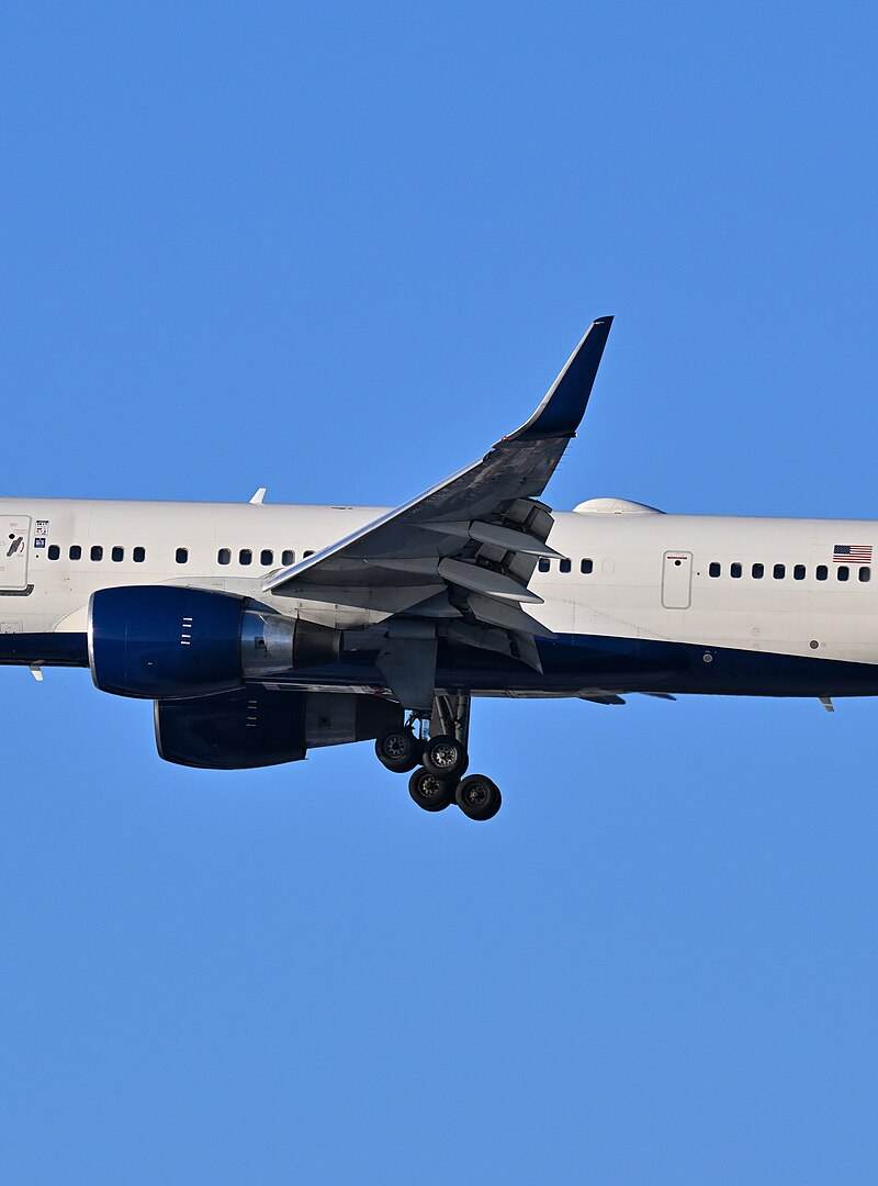 N721TW - Twin-engine aircraft