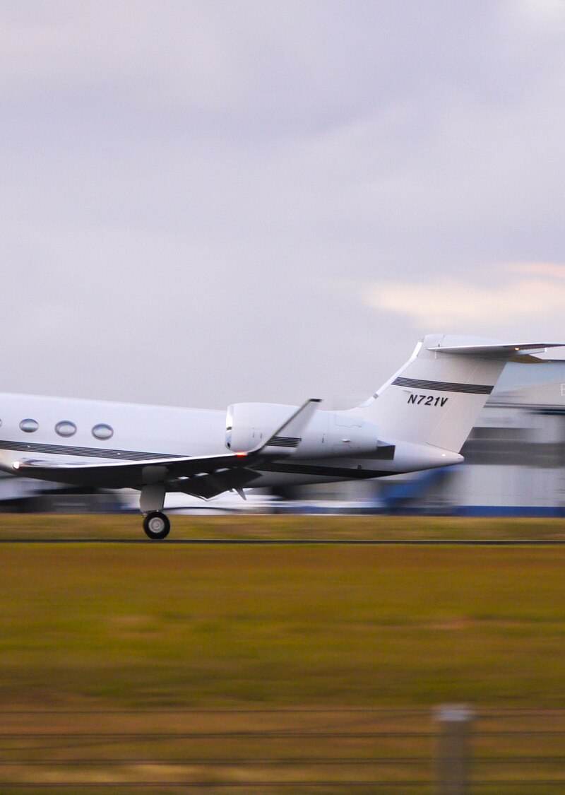 N721V - Business jet