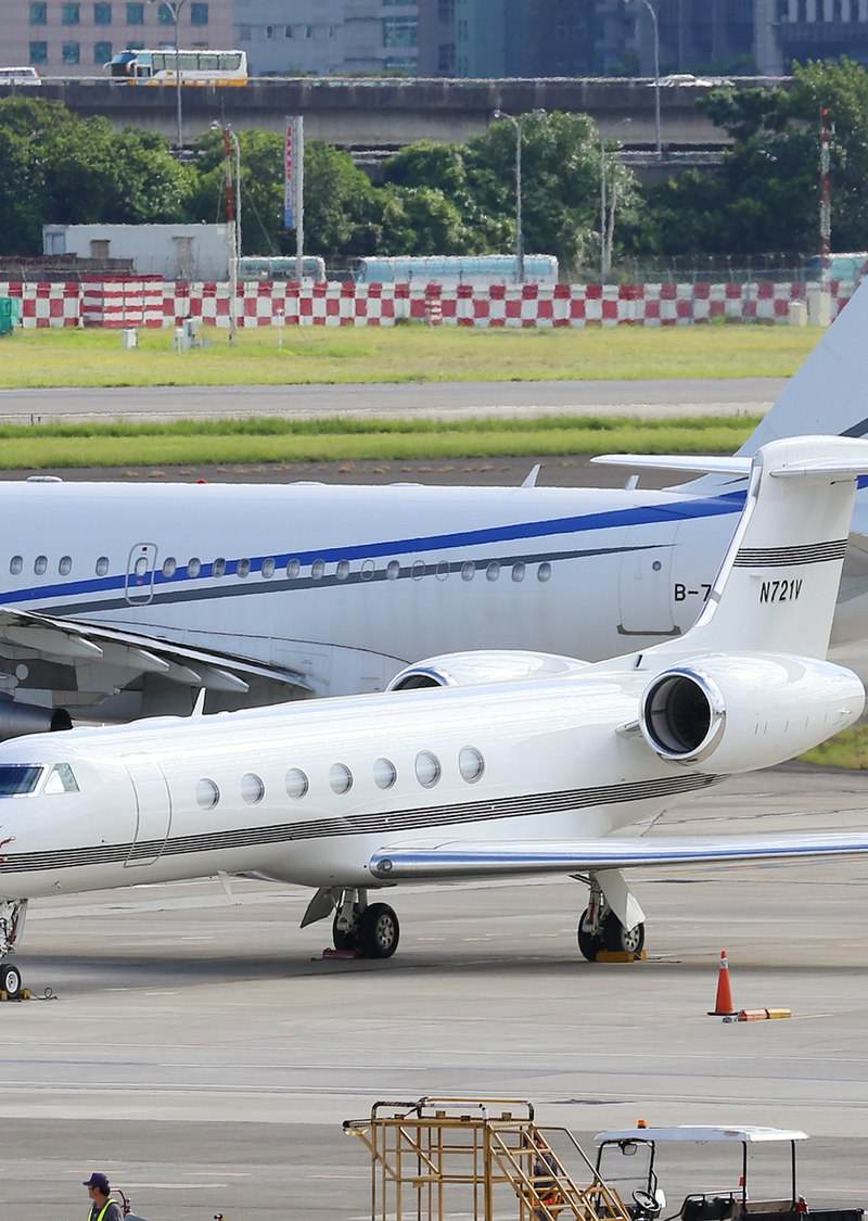 N721V - Business jet