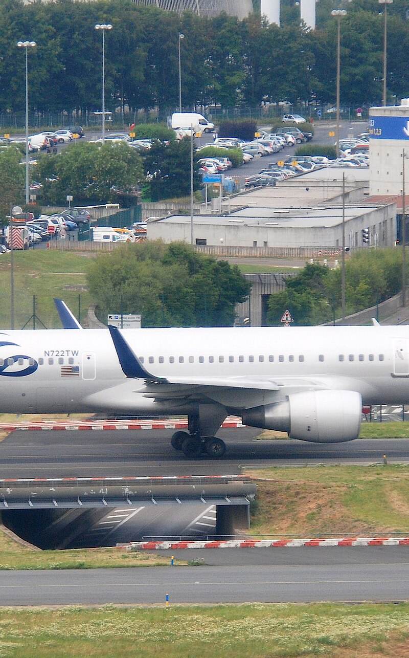 N722TW - Twin-engine aircraft