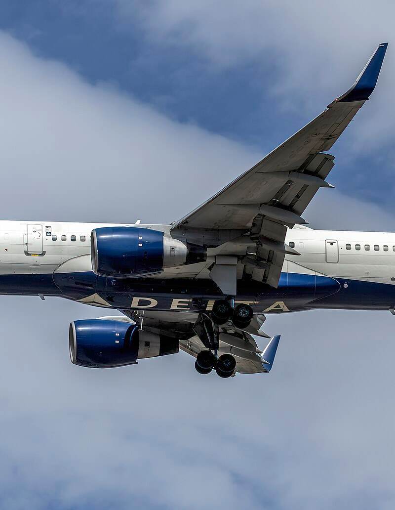 N722TW - Twin-engine aircraft