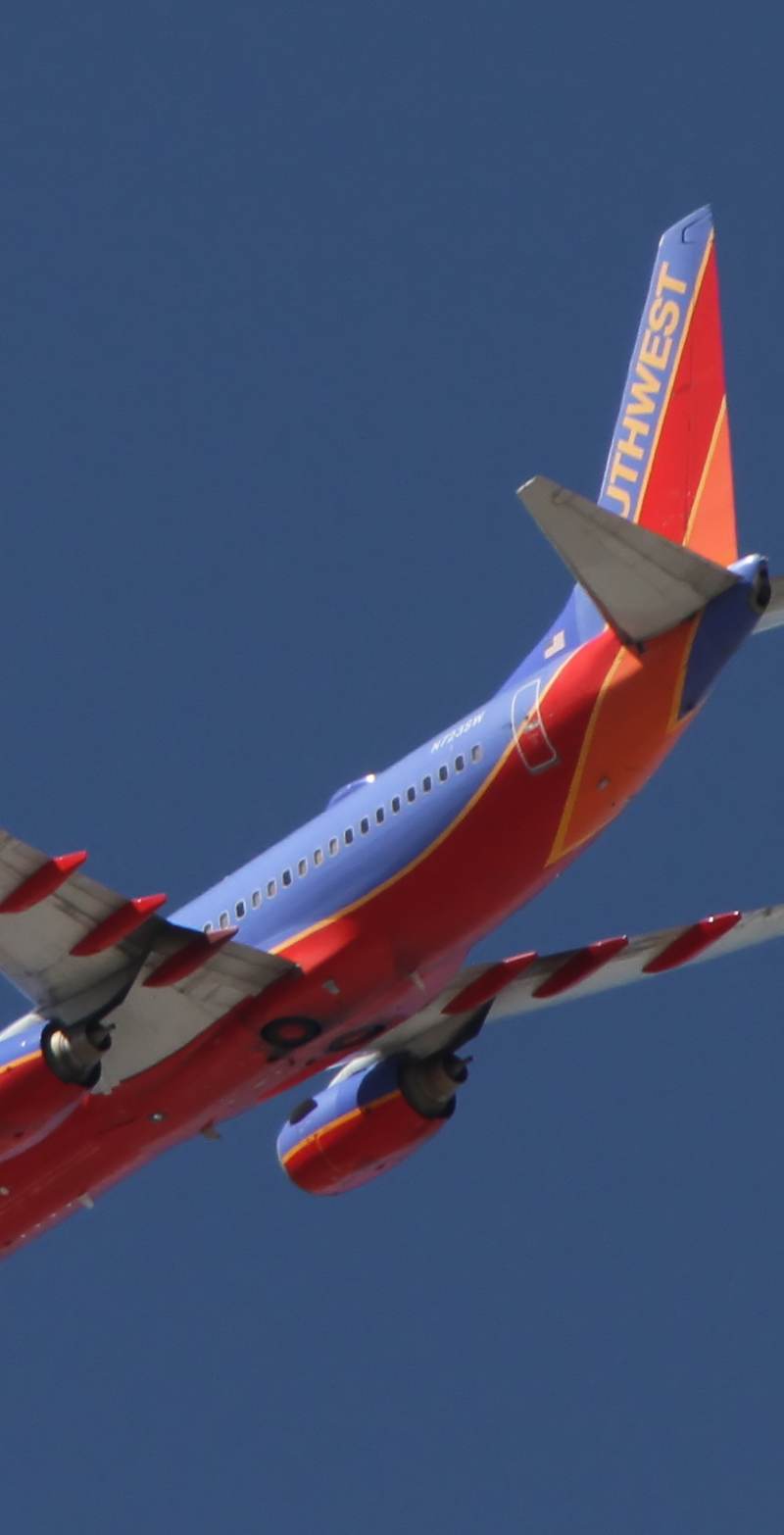 N723SW - Twin-engine aircraft
