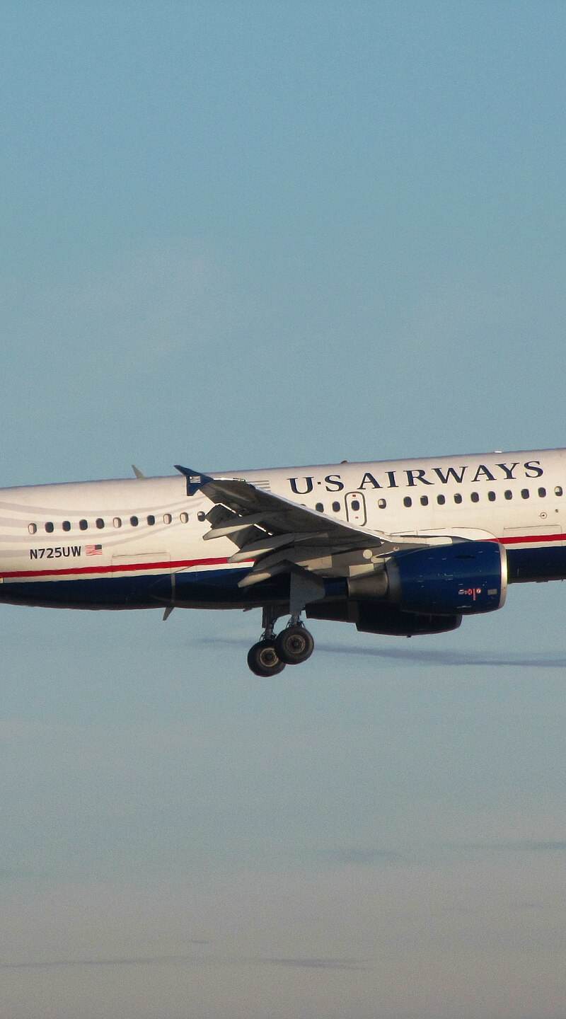N725UW - Twin-engine aircraft