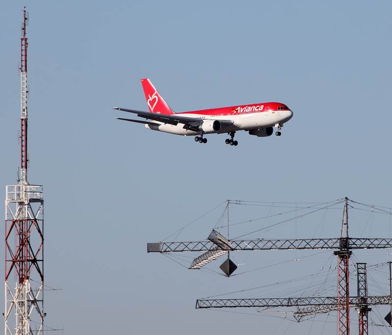 N728CG - Twin-engine aircraft