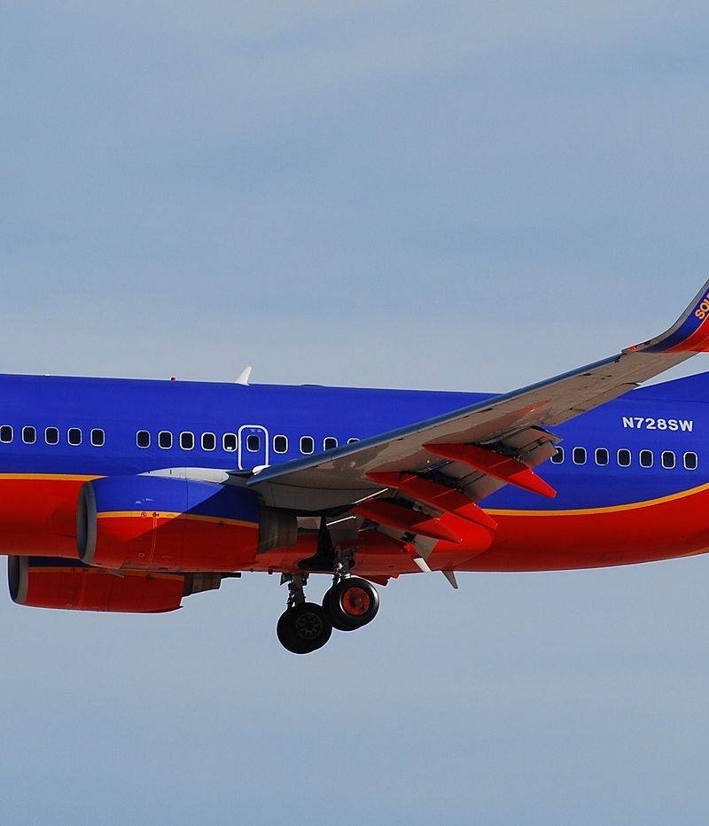 N728SW - Twin-engine aircraft