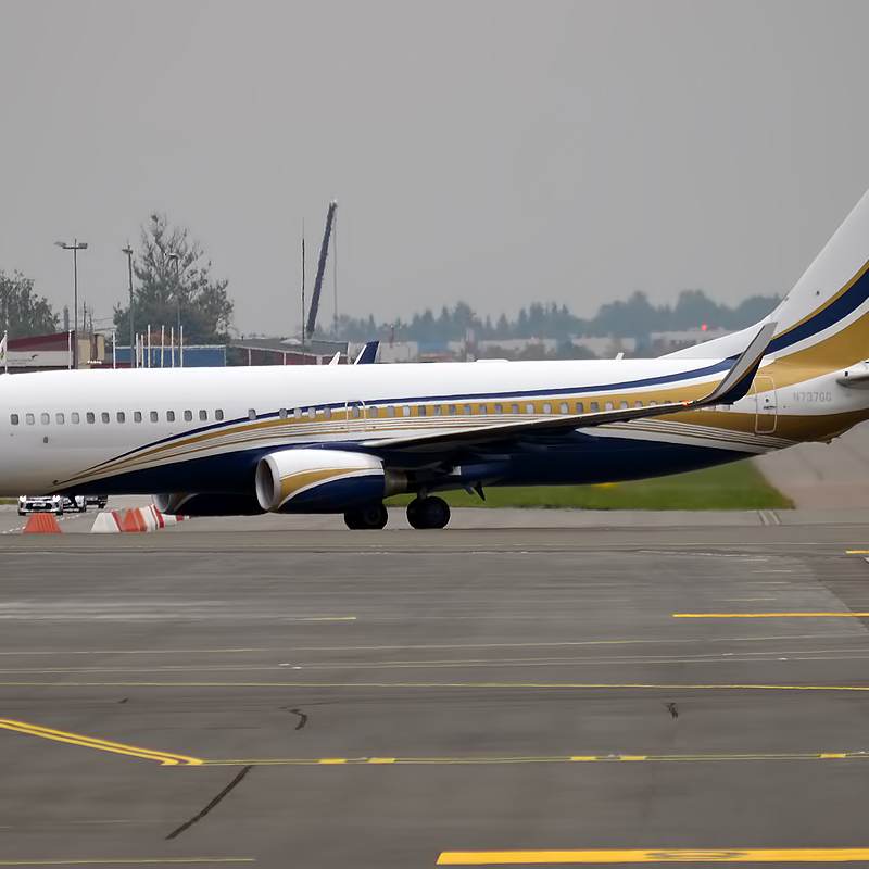 N737GG - Twin-engine aircraft