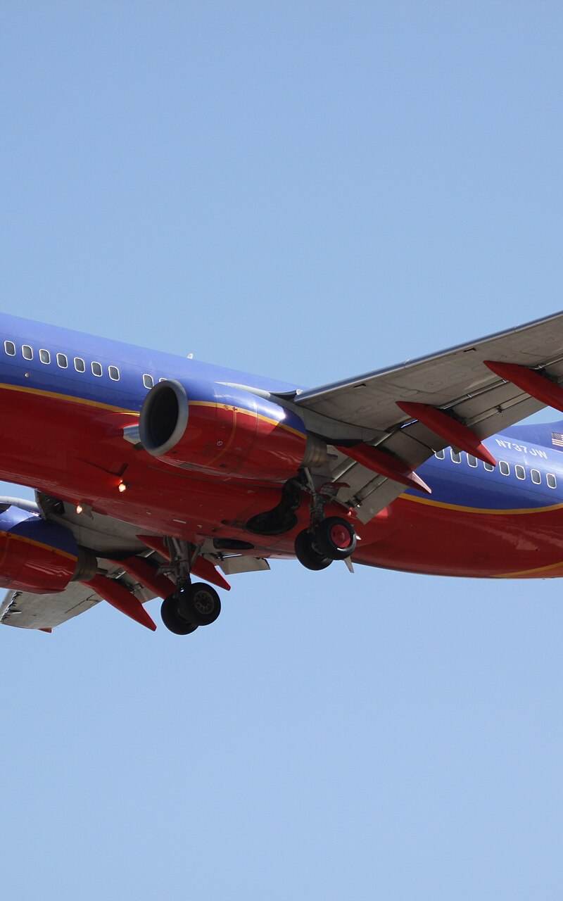 N737JW - Twin-engine aircraft