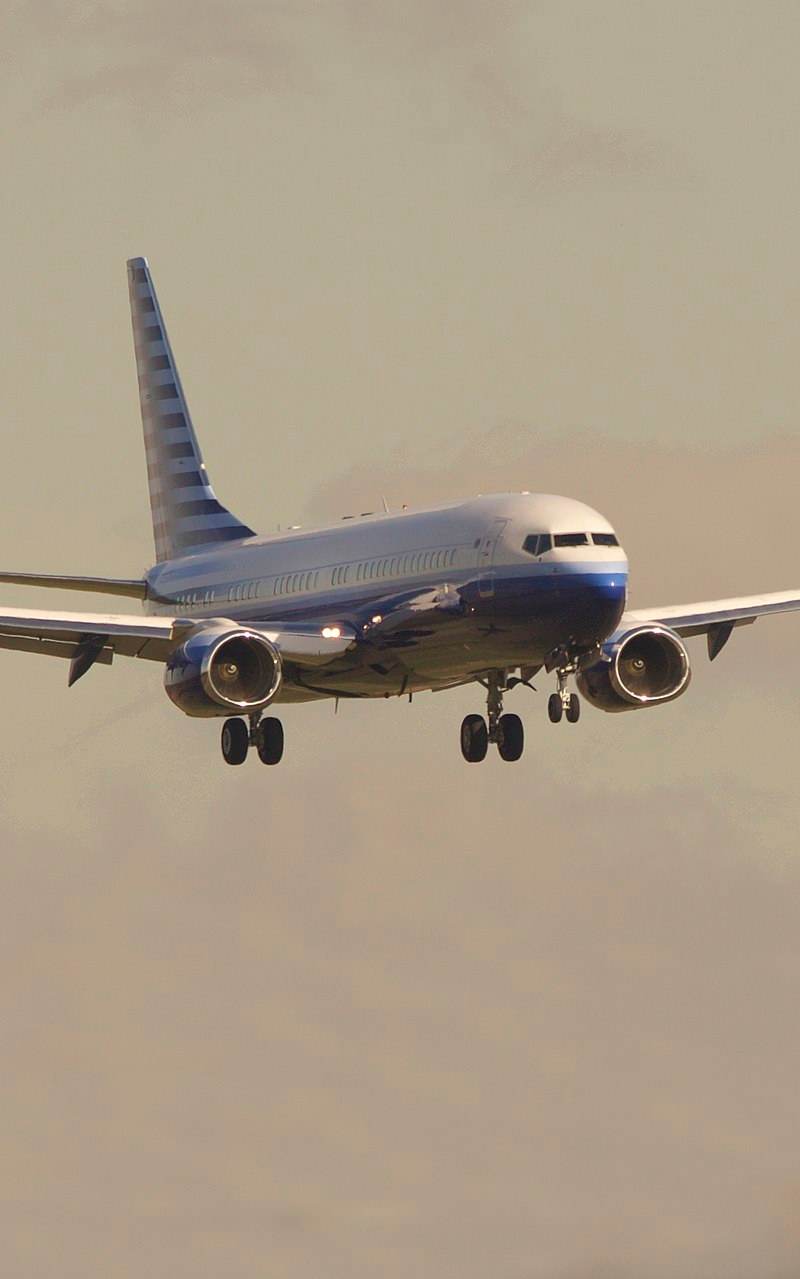 N737M - Twin-engine aircraft
