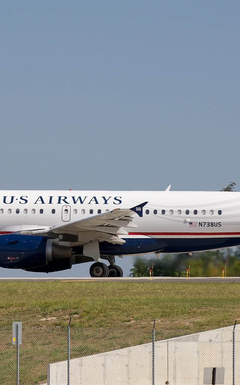 N738US - Twin-engine aircraft