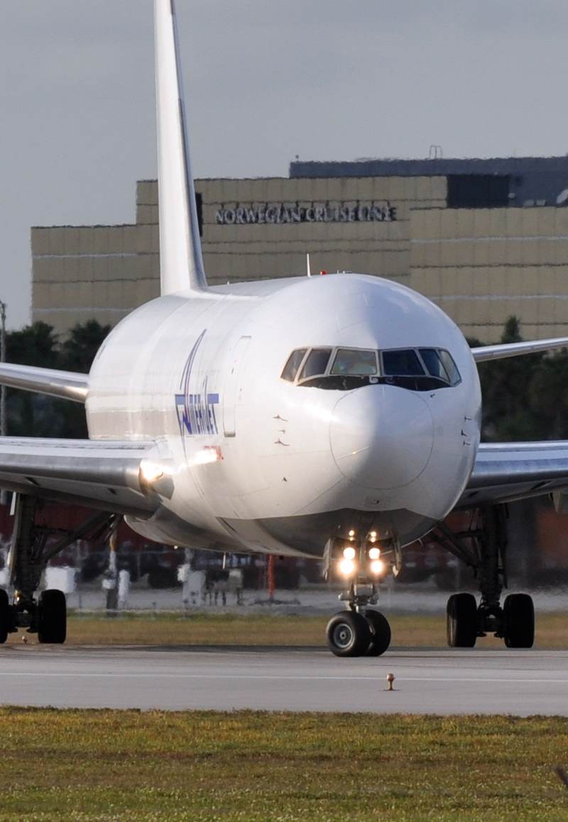 N739AX - Twin-engine aircraft