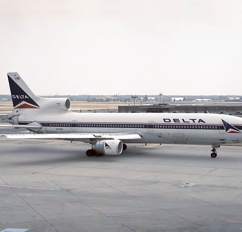 N740DA - Lockheed