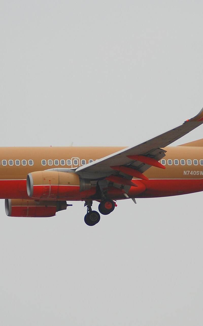 N740SW - Twin-engine aircraft
