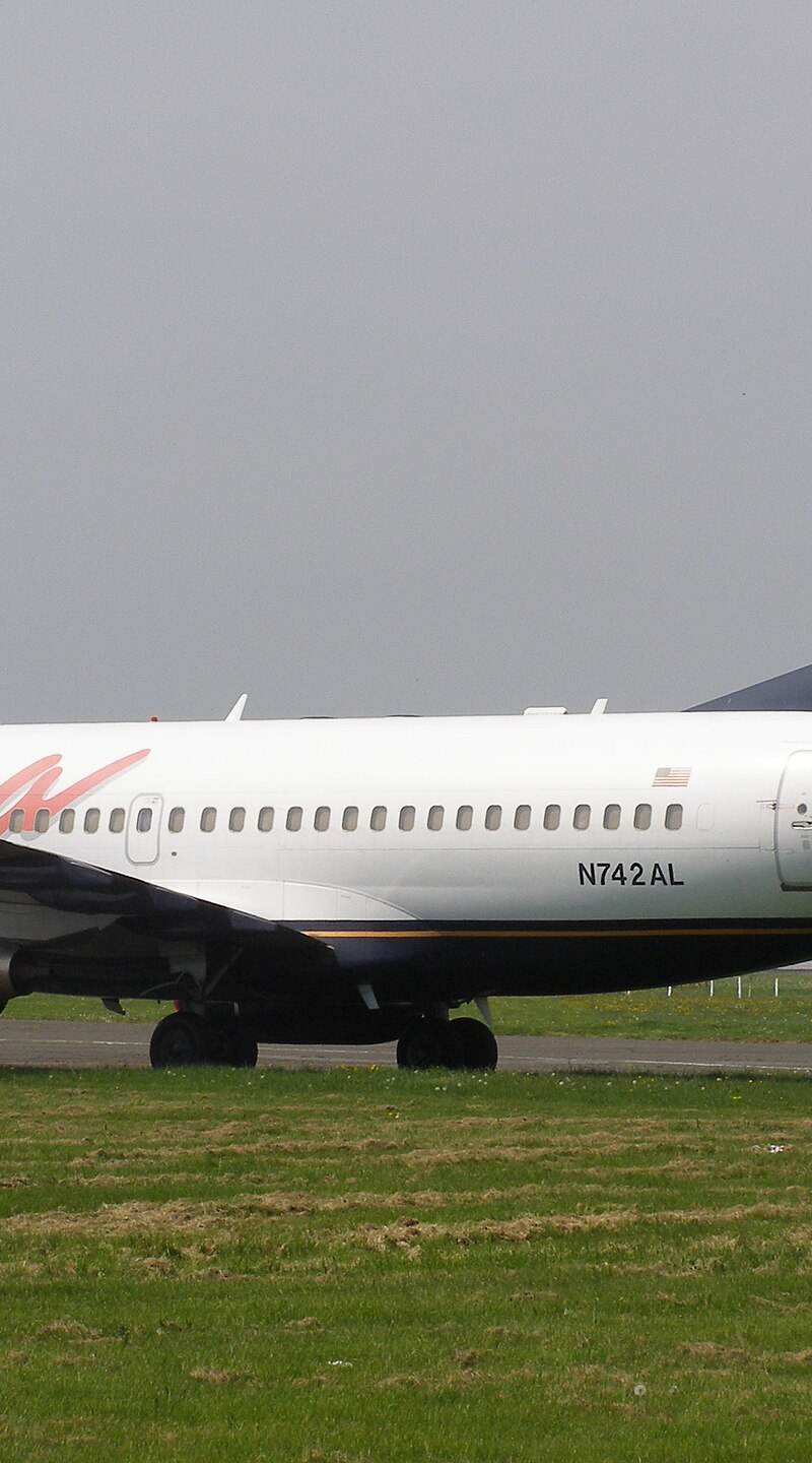 N742AL - Twin-engine aircraft