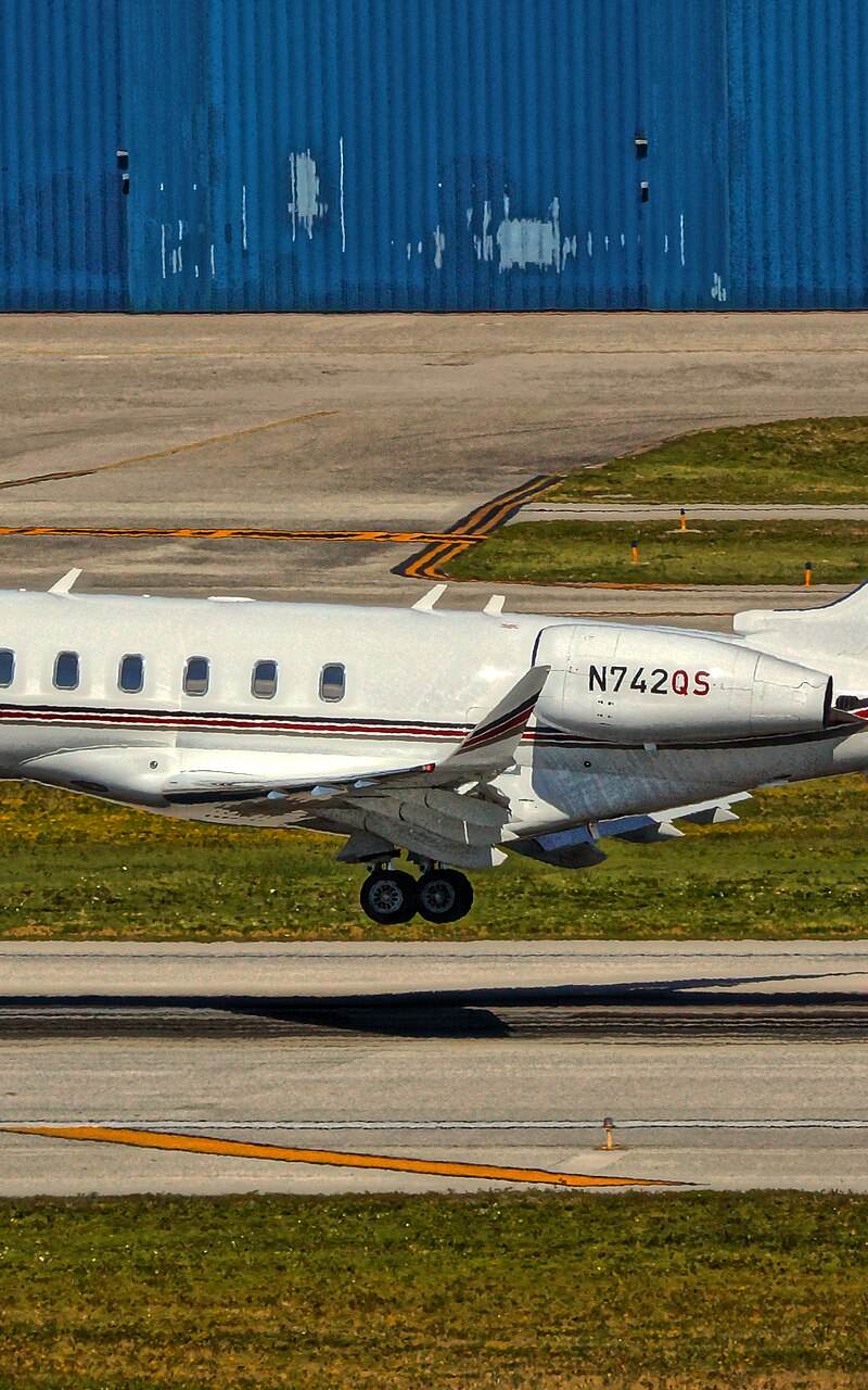 N742QS - Business jet