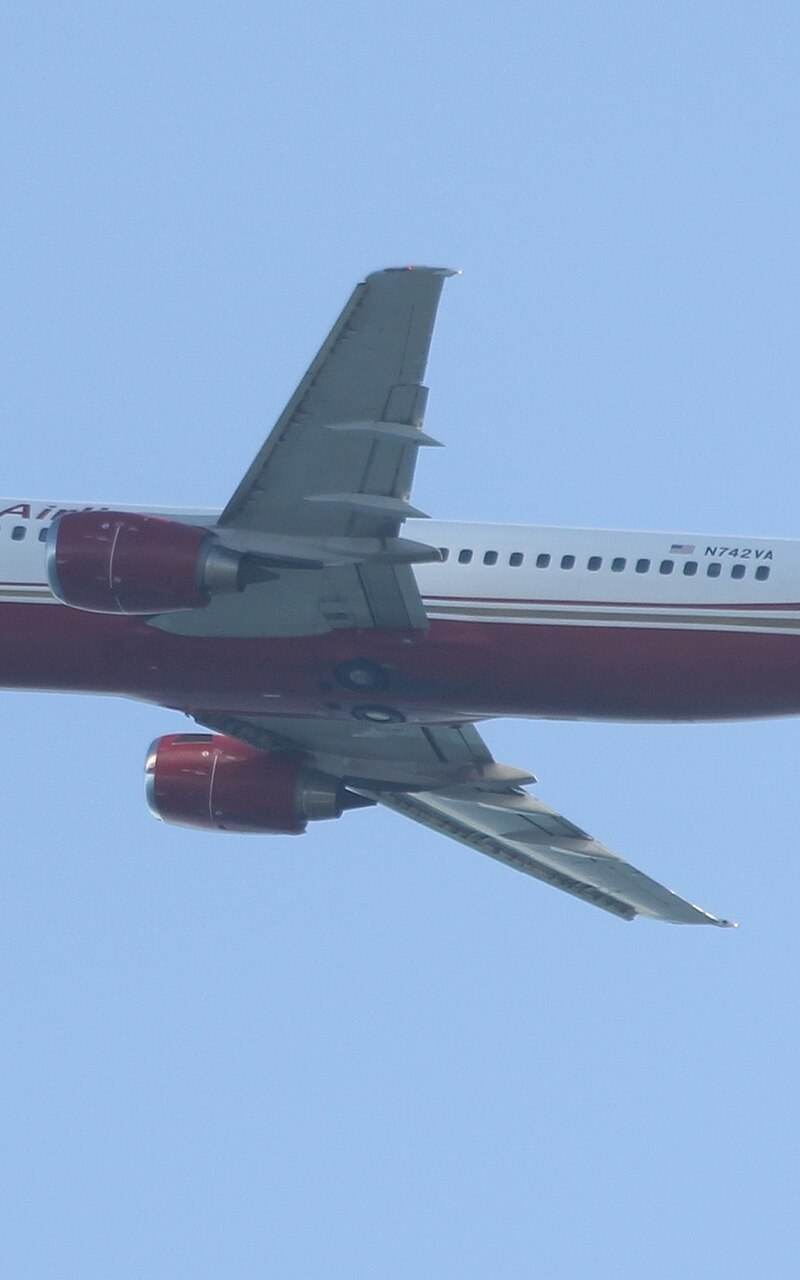 N742VA - Twin-engine aircraft
