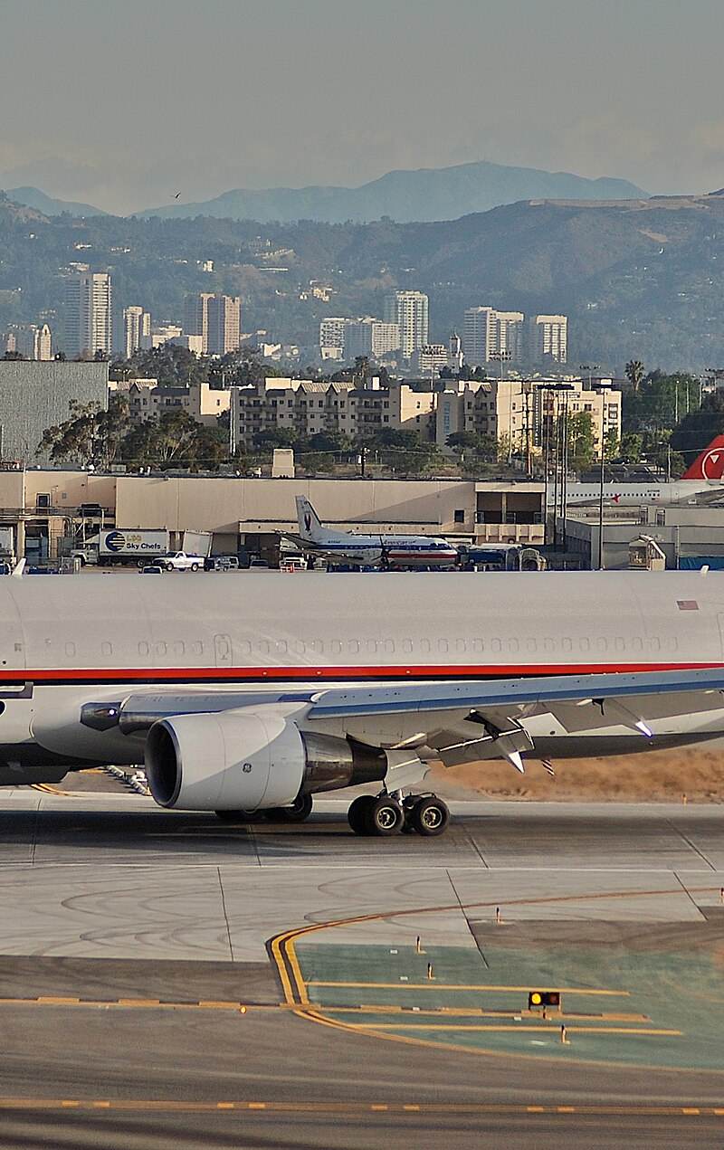 N744AX - Twin-engine aircraft