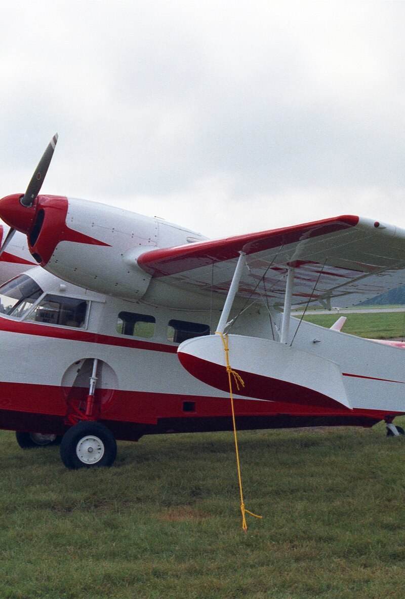 N744G - Twin-engine aircraft
