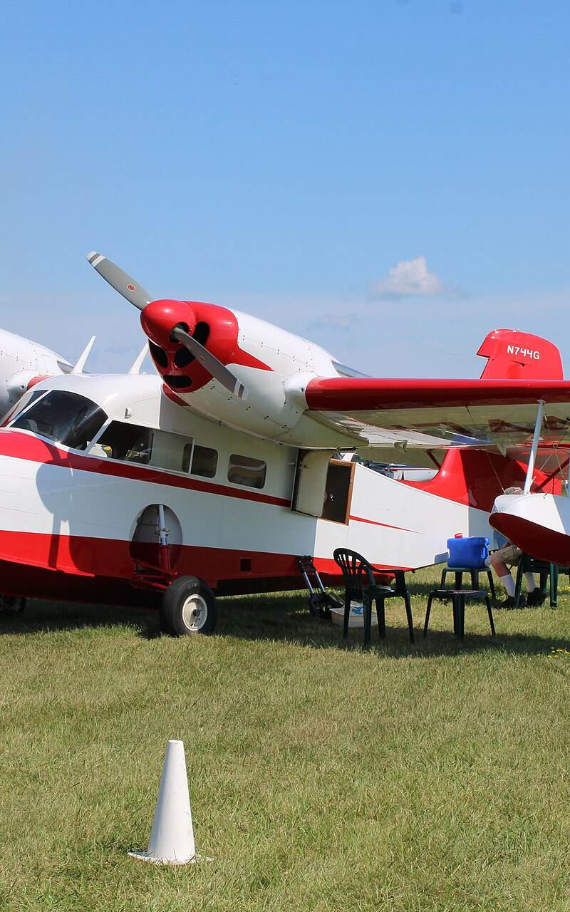 N744G - Twin-engine aircraft