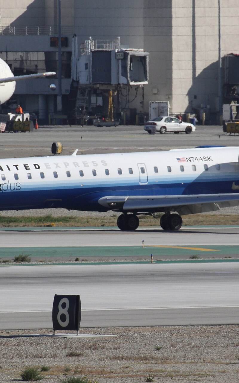 N744SK - Twin-engine aircraft