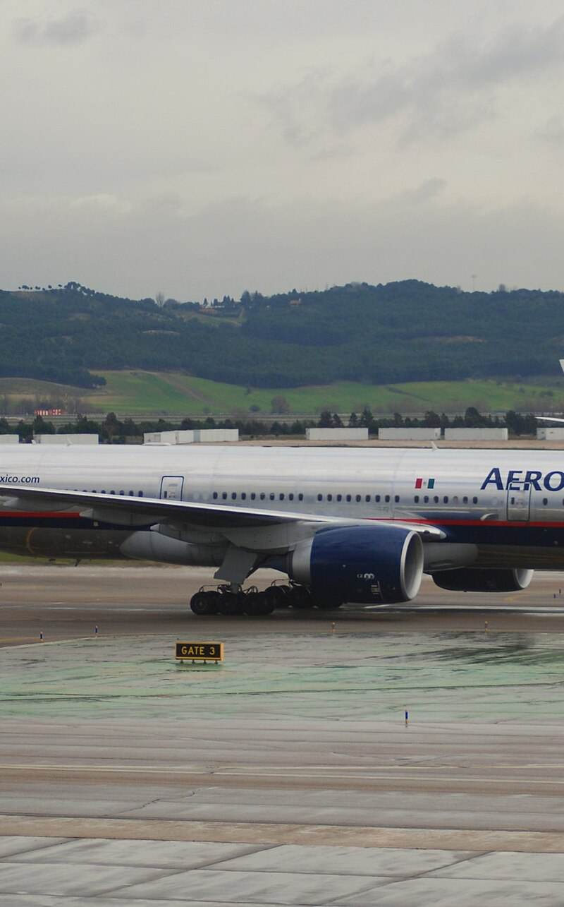 N745AM - Twin-engine aircraft