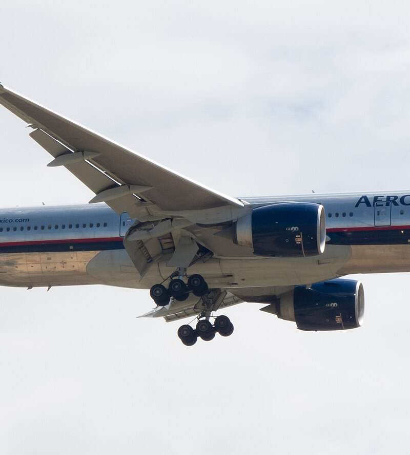 N745AM - Twin-engine aircraft