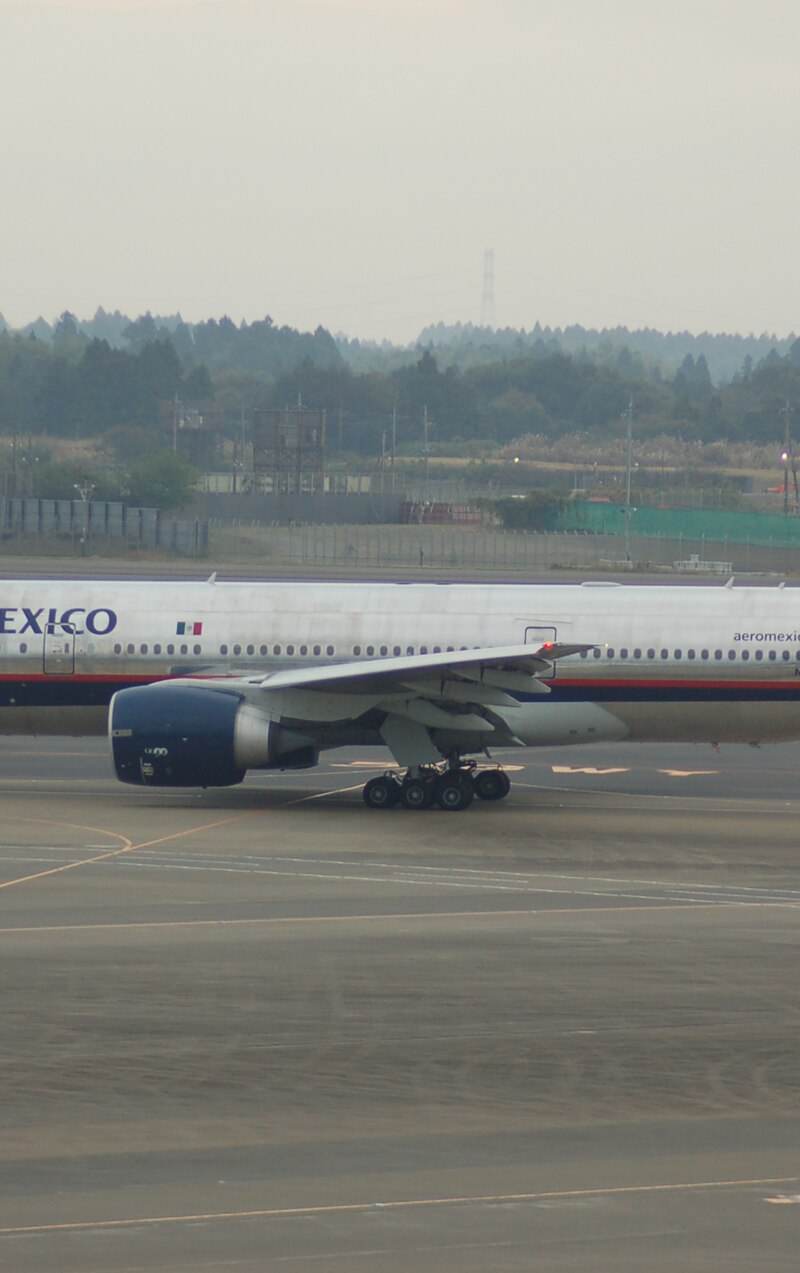 N745AM - Twin-engine aircraft