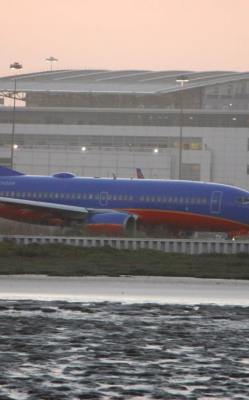N745SW - Twin-engine aircraft