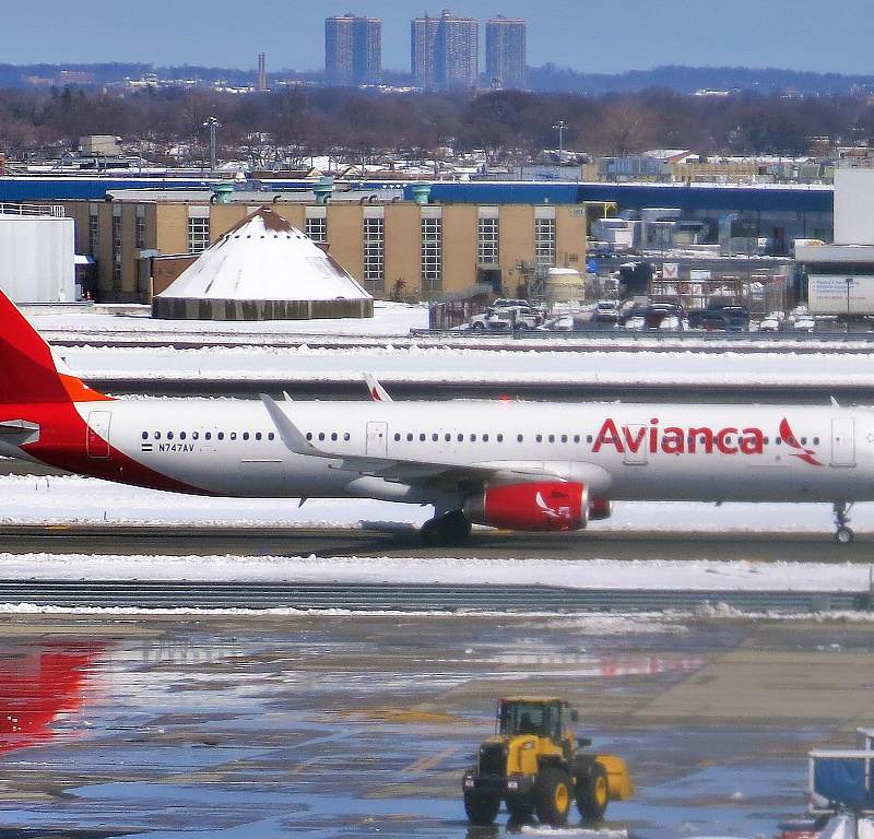 N747AV - Airbus