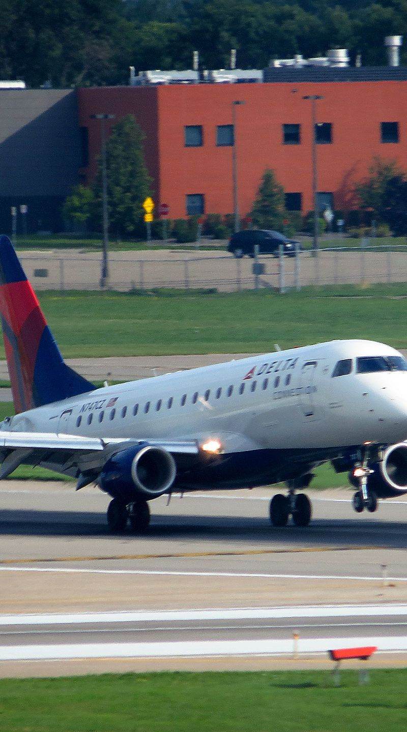 N747CZ - Embraer