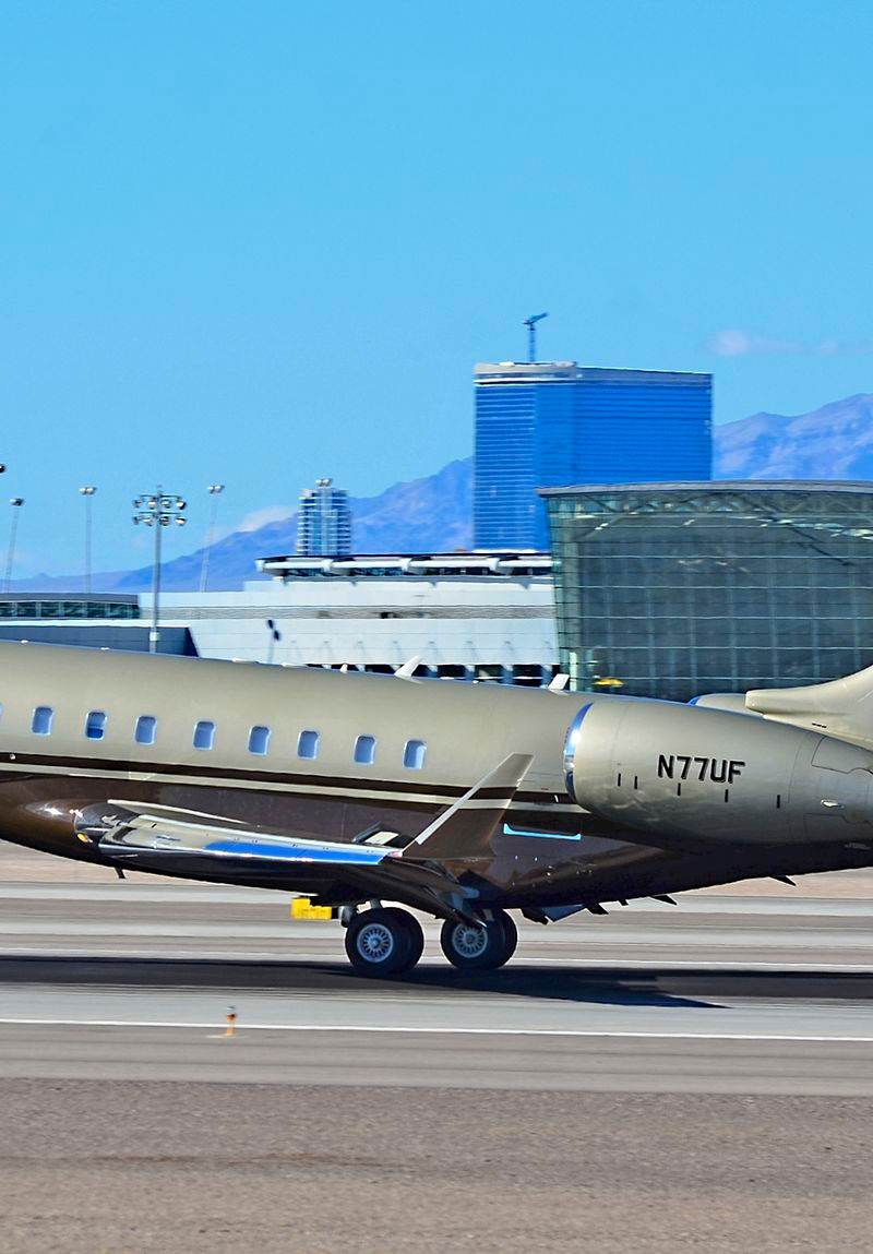 N77UF - Business jet