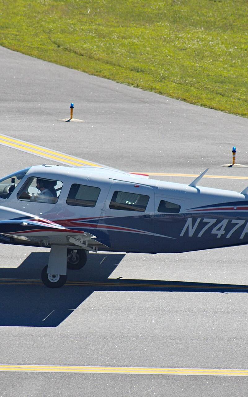 N747PE - Twin-engine aircraft