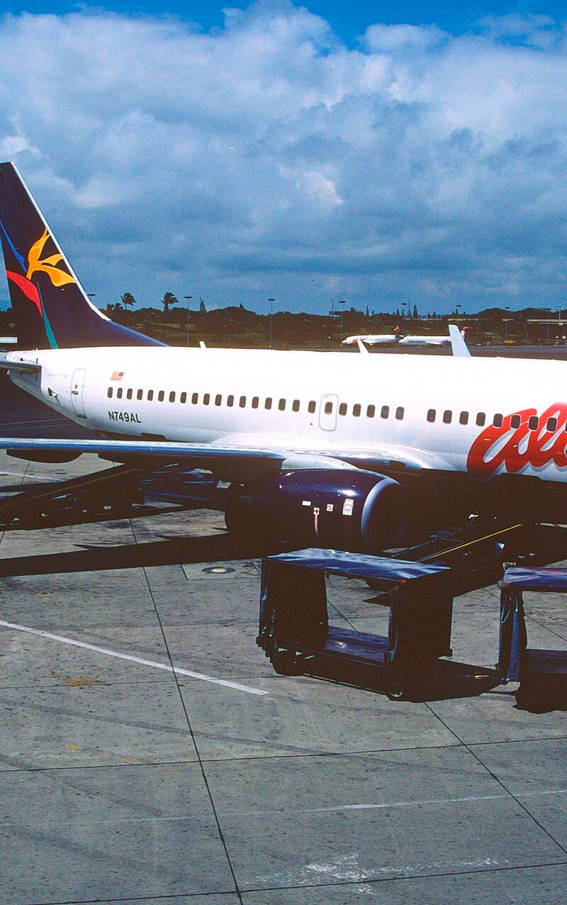 N749AL - Twin-engine aircraft