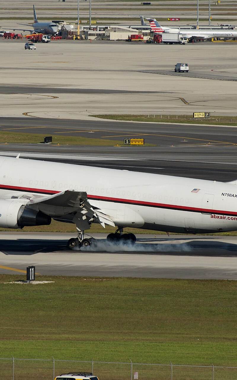 N750AX - Twin-engine aircraft