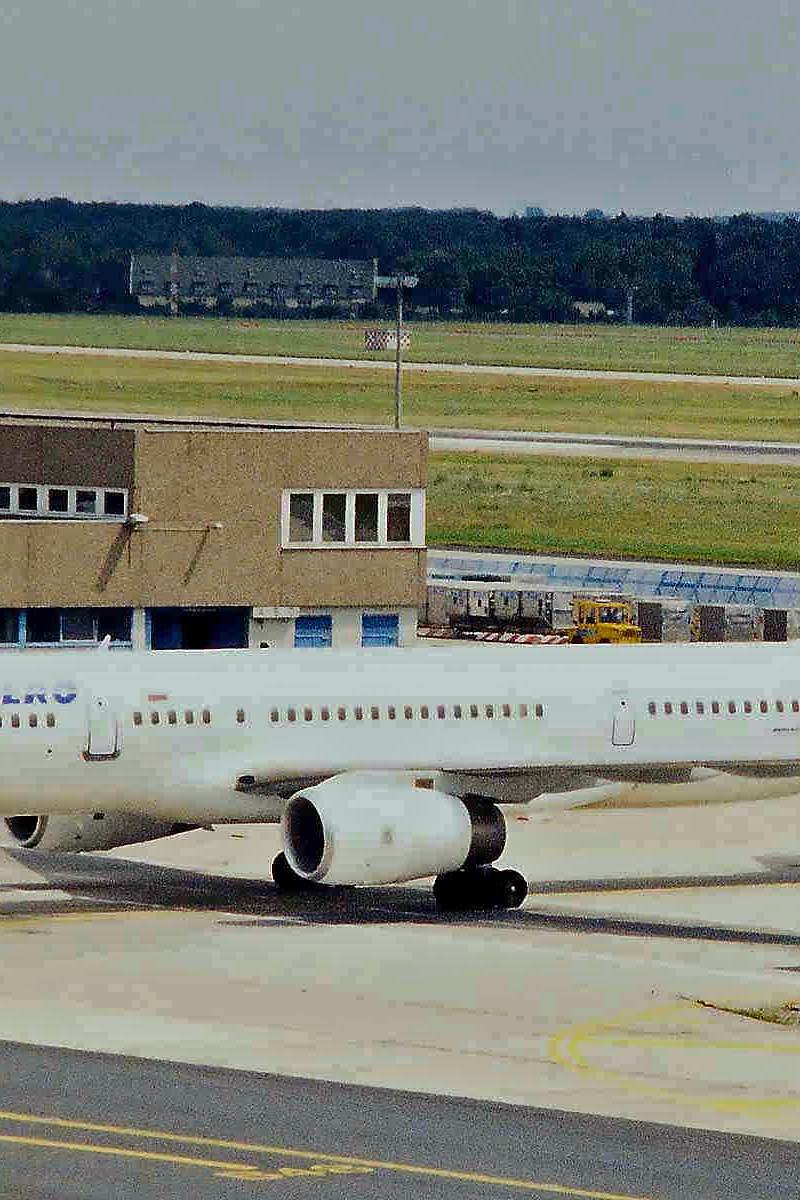 N751LF - Twin-engine aircraft