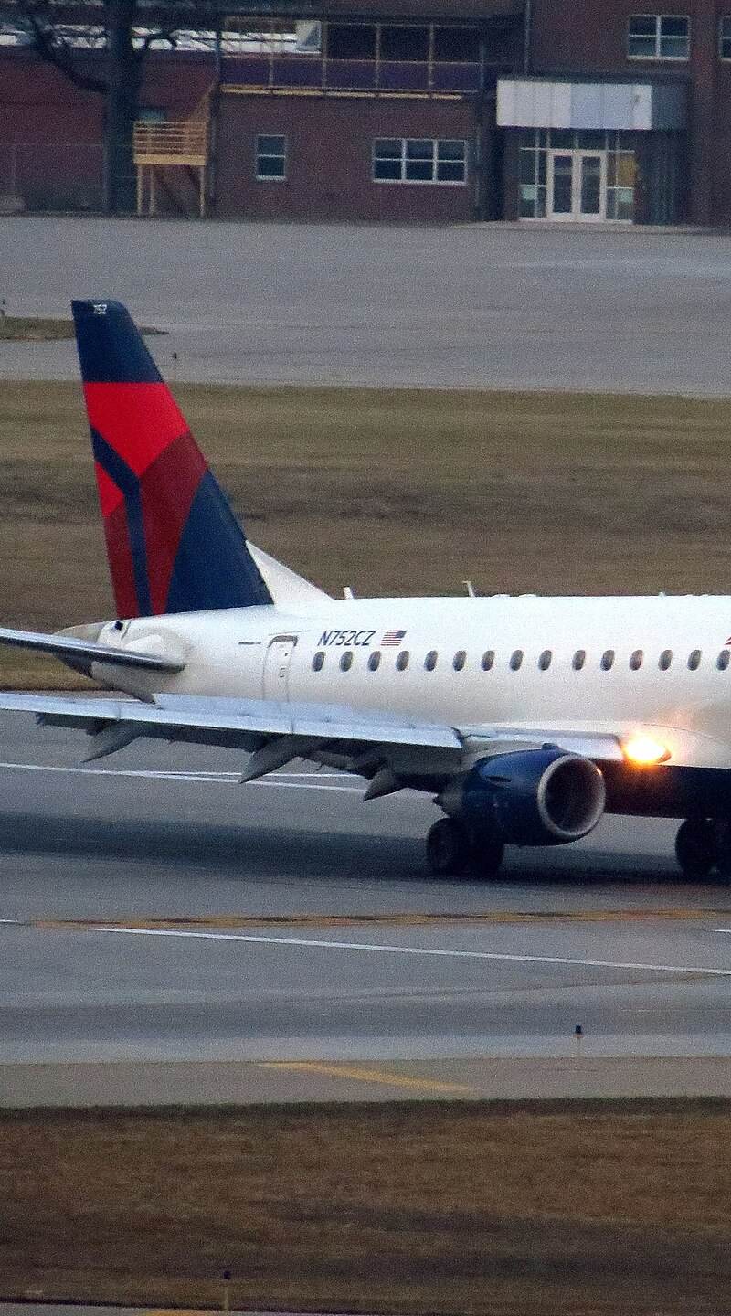 N752CZ - Embraer