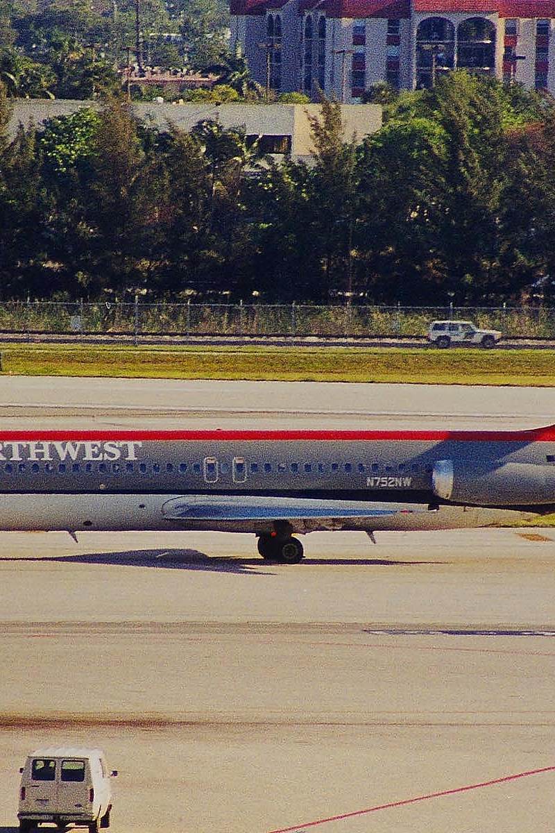 N752NW - Douglas