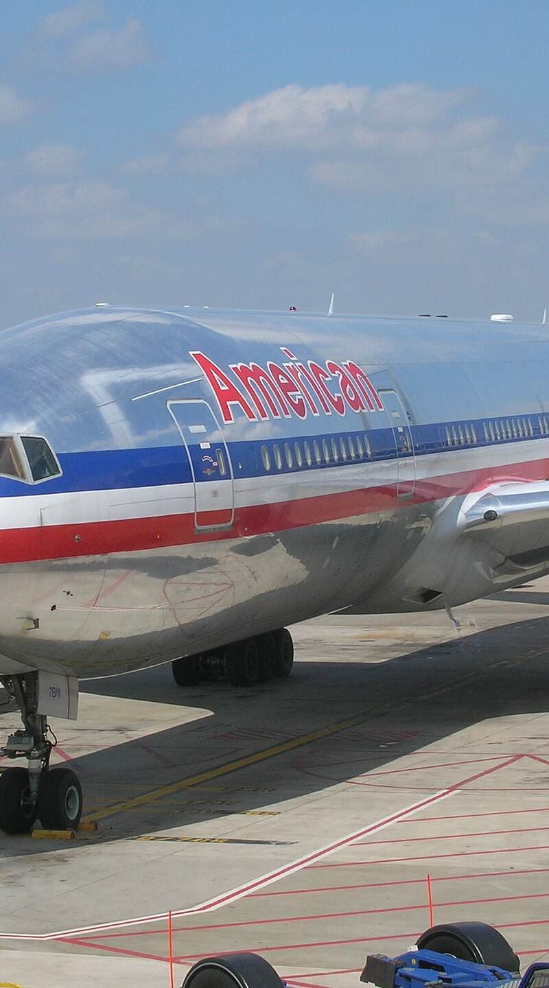 N753AN - Twin-engine aircraft