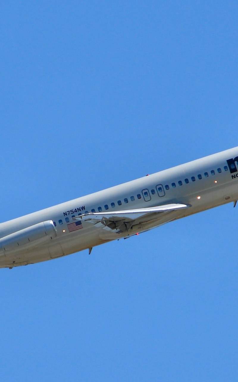 N754NW - Twin-engine aircraft