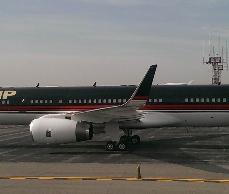 N757AF - Twin-engine aircraft