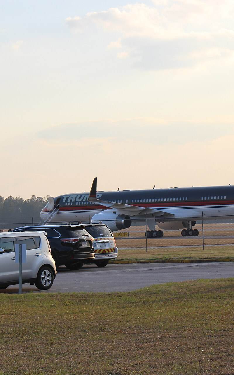N757AF - Twin-engine aircraft