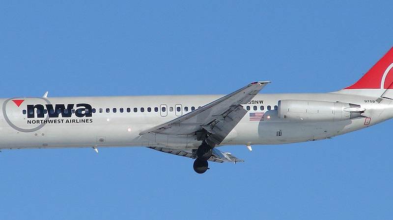 N759NW - Twin-engine aircraft