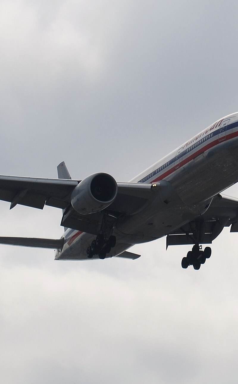 N761AJ - Twin-engine aircraft