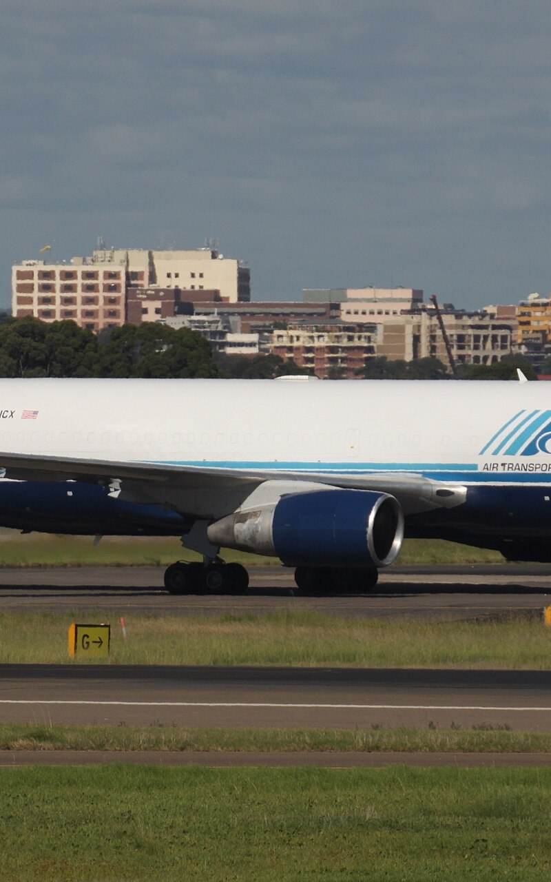 N761CX - Twin-engine aircraft