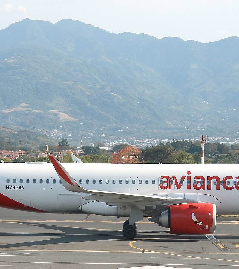 N762AV - Airbus