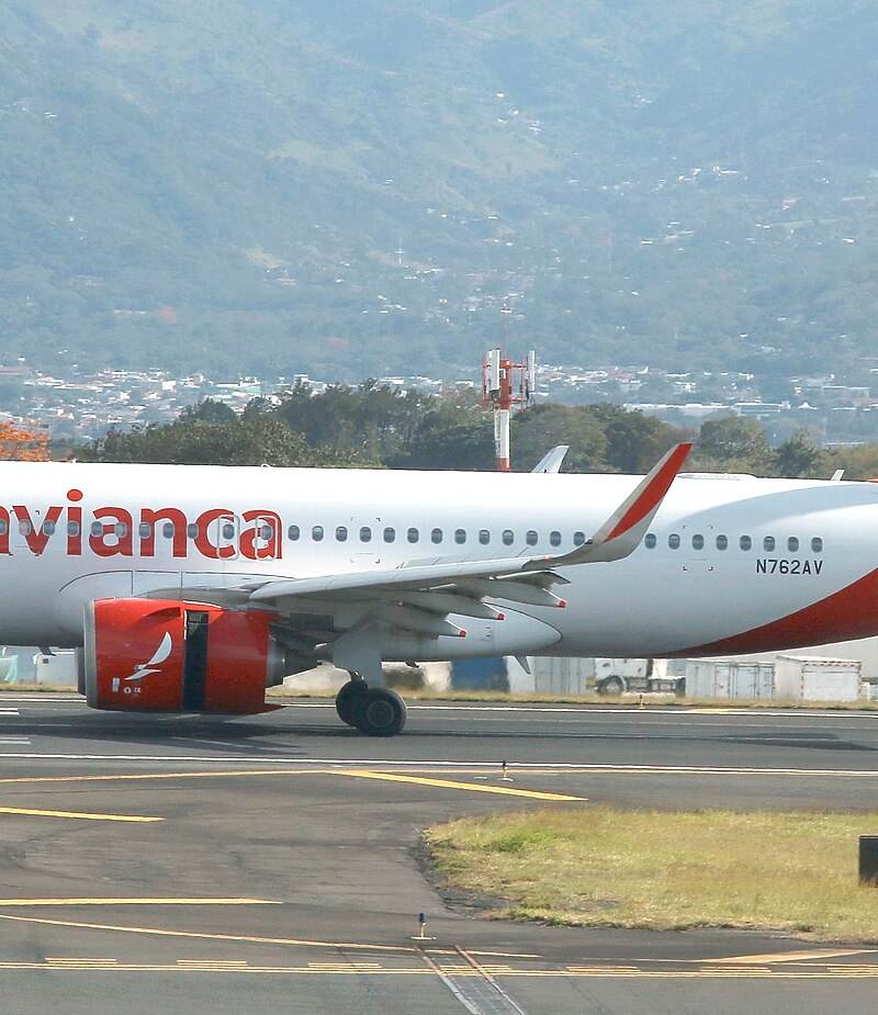 N762AV - Airbus